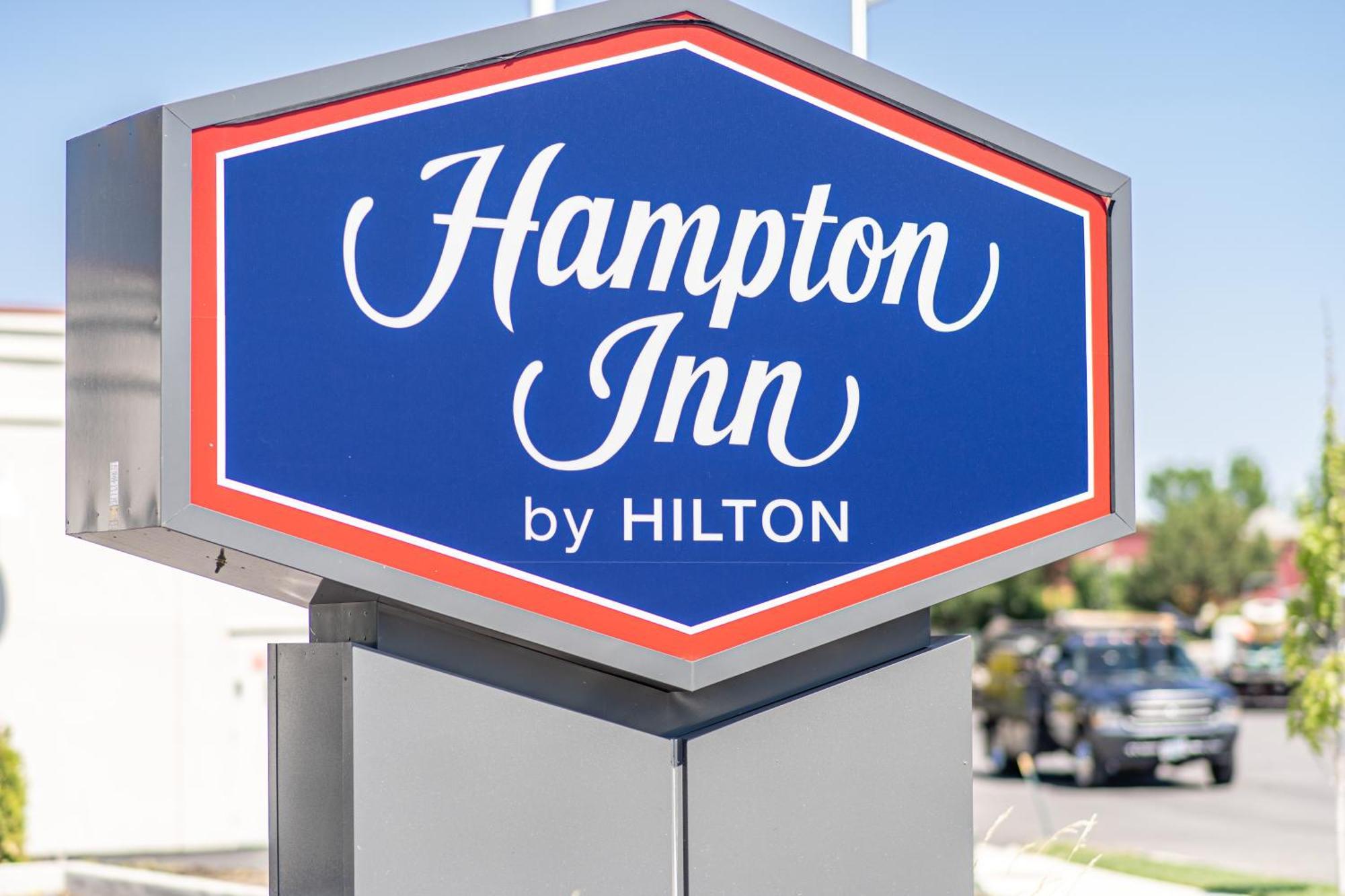 Hampton Inn Redmond Bend Airport Bagian luar foto