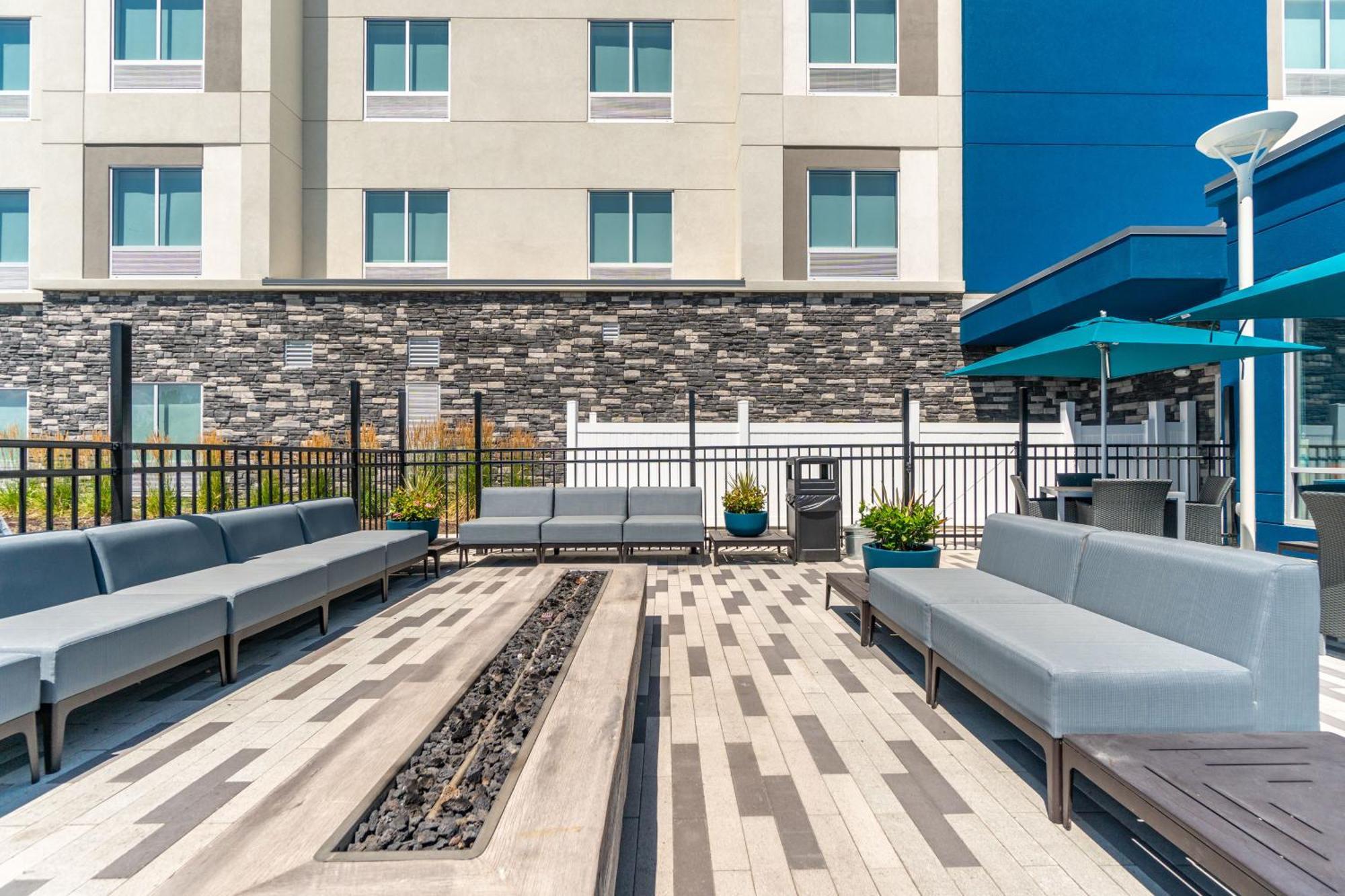 Hampton Inn Redmond Bend Airport Bagian luar foto