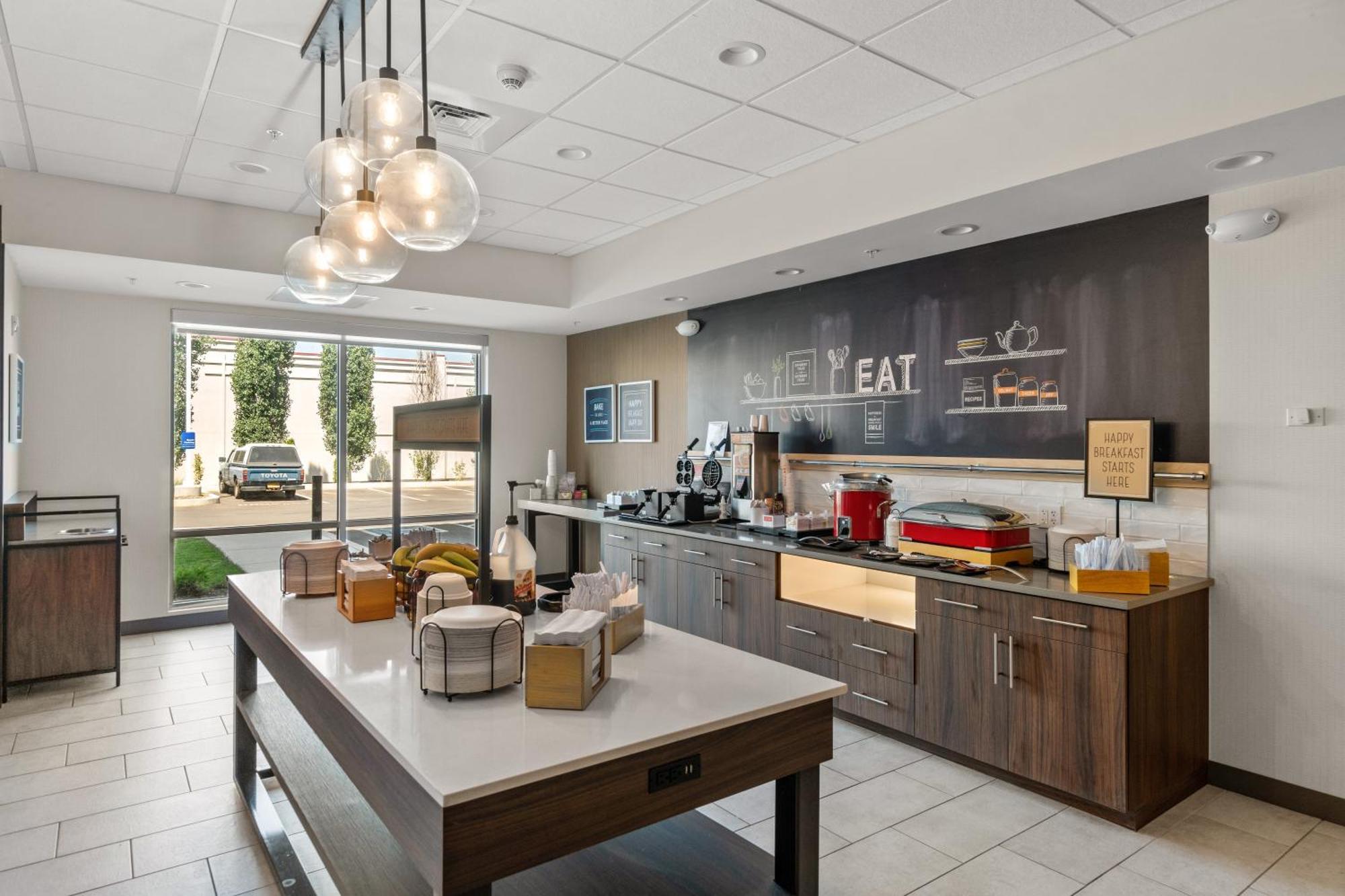 Hampton Inn Redmond Bend Airport Bagian luar foto