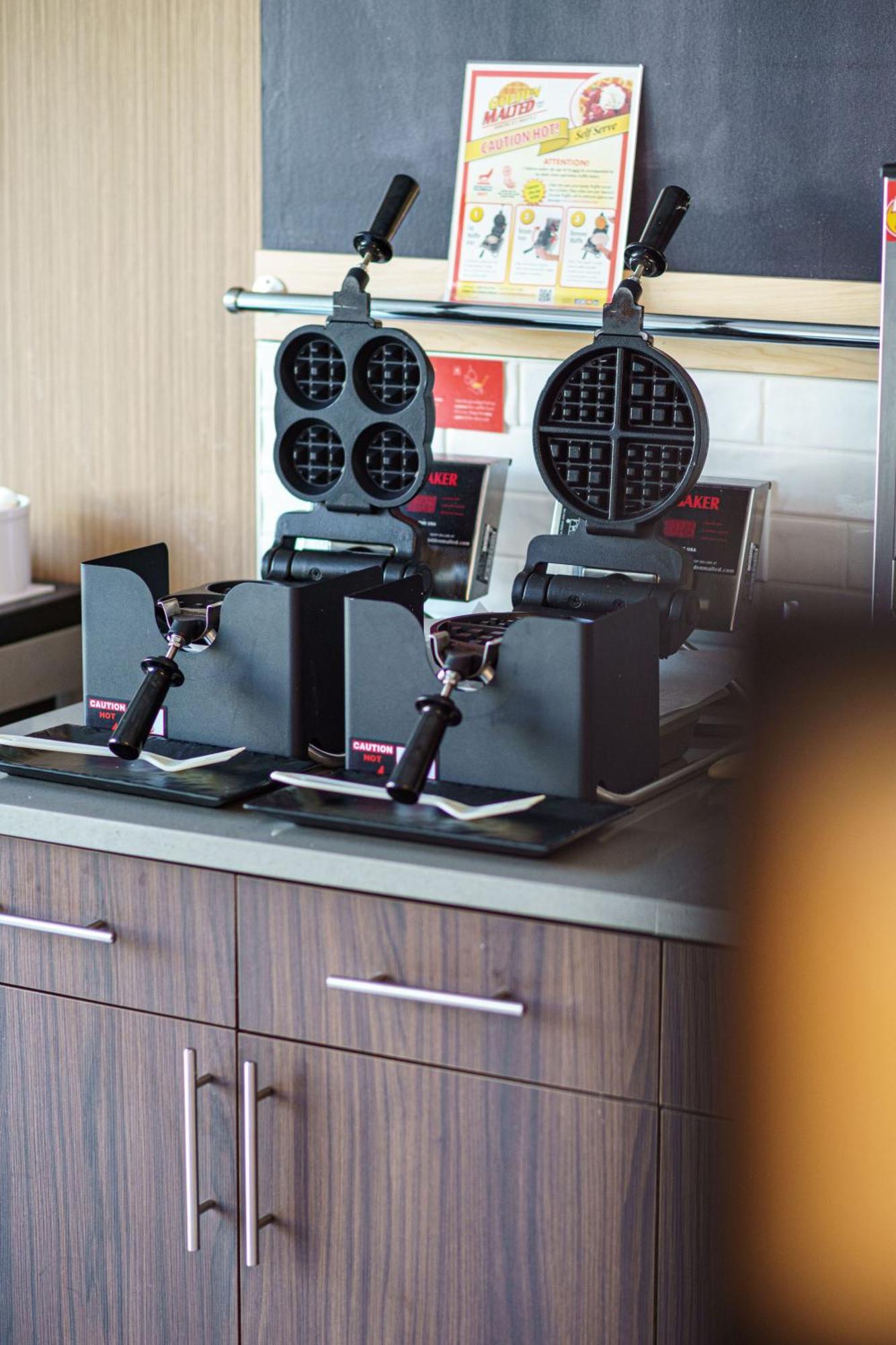 Hampton Inn Redmond Bend Airport Bagian luar foto